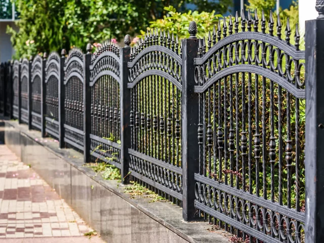Metal-Fences-The-Ultimate-Guide